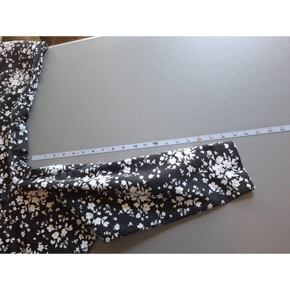 Croft & Barrow Floral Print Capri Pants Womens Size 6 Regular Black & White - Picture 6 of 8